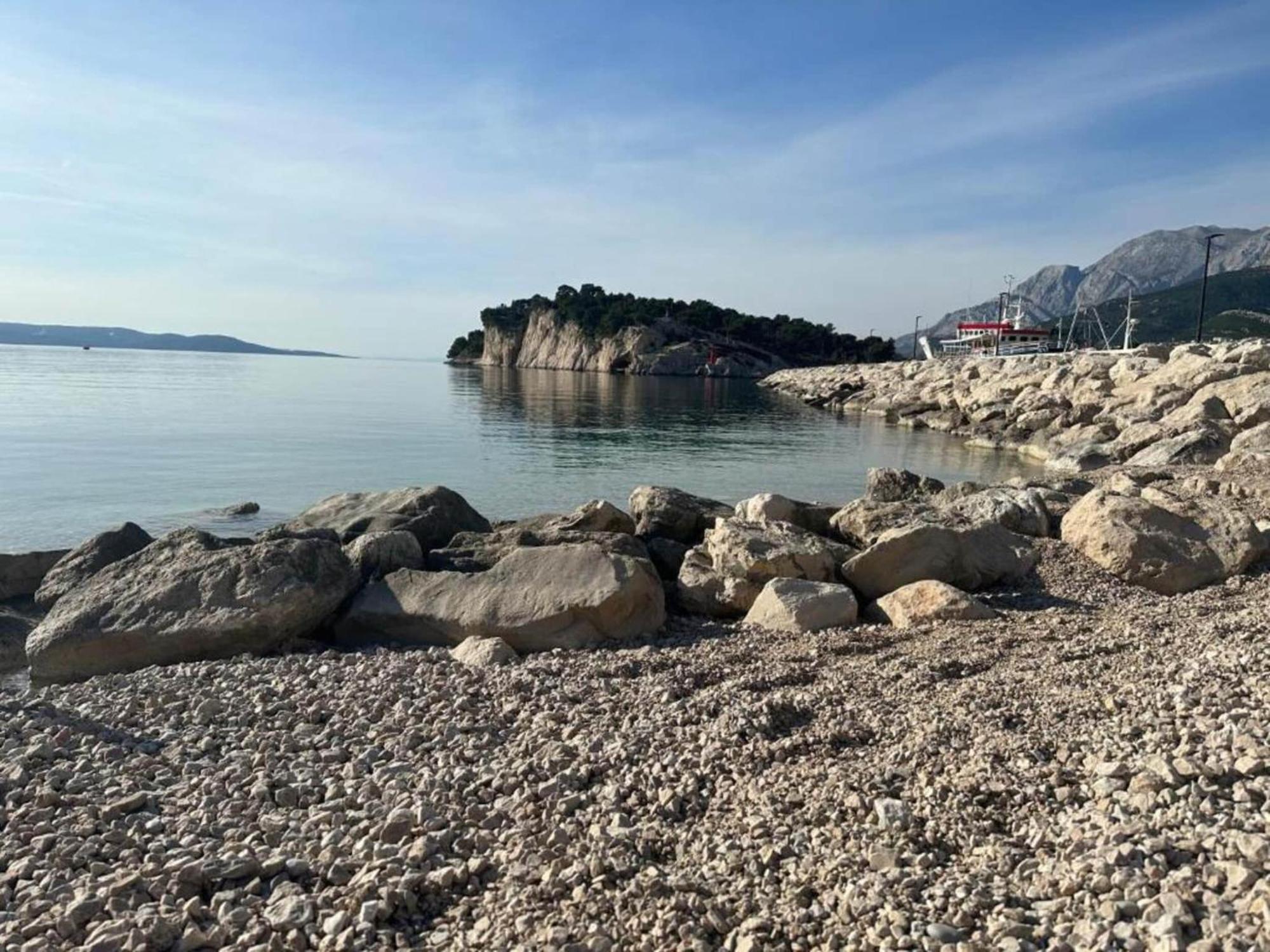 Luxurious Holiday Home In Makarska With Jacuzzi Exterior photo